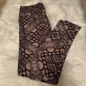 LuLaRoe Tall & Curvy Leggings Like New